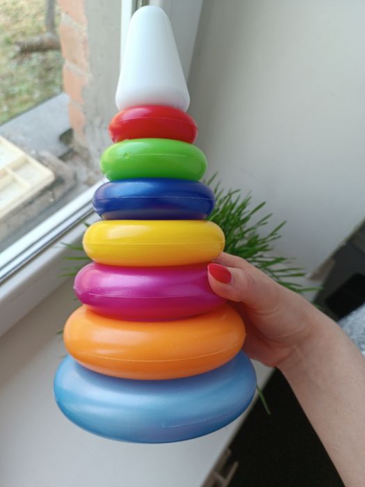 Дитяча іграшка пірамідка