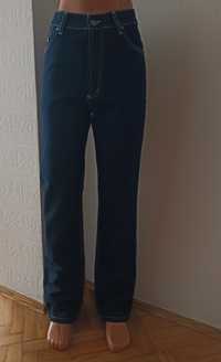 Jeansy damskie proste wyższe w stanie. Redstar jeans.