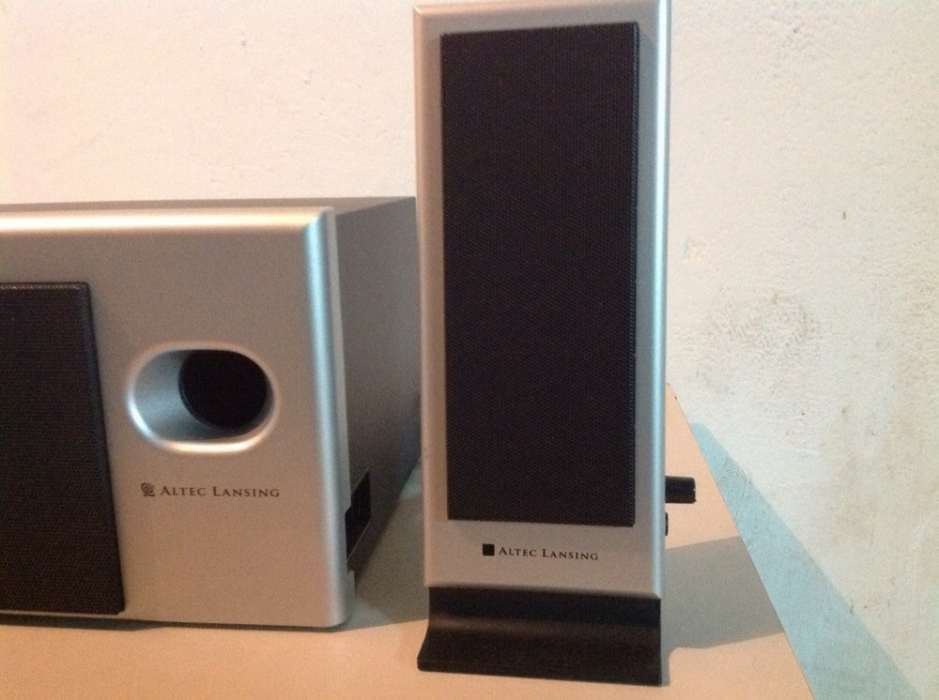 Colunas 2.1 Altec Lansing VS 2121