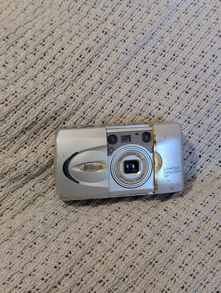 Плівковий фотоапарат nikon Light Touch zoom 110s