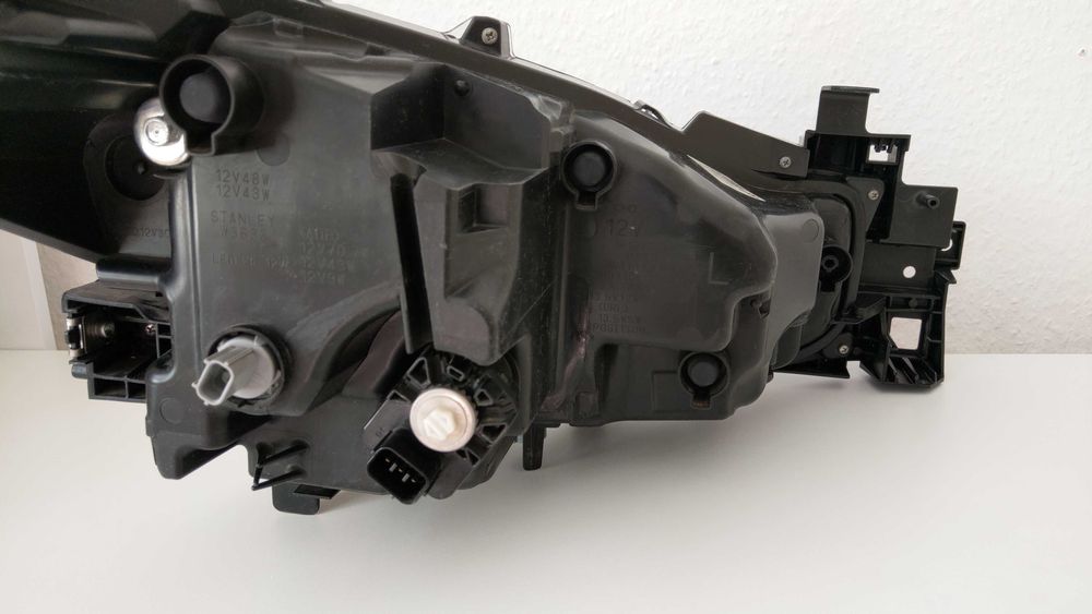 Фара LED Mazda 3 2016р + ориг, б/в, ліва OEM - BSP5-51-041J