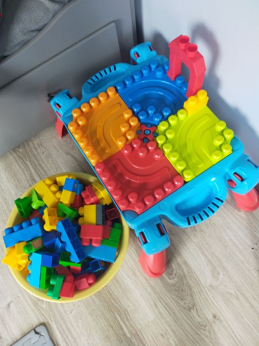 Mega bloks duży stolik z klockami