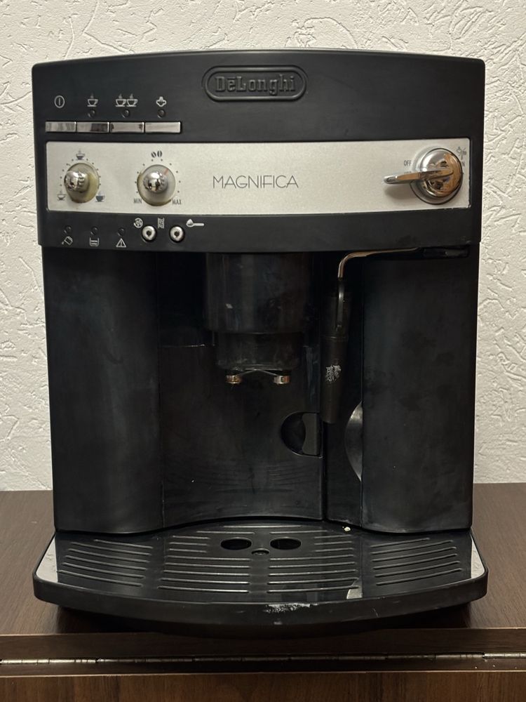 Кавоварка Delonghi Magnifica esam 3000