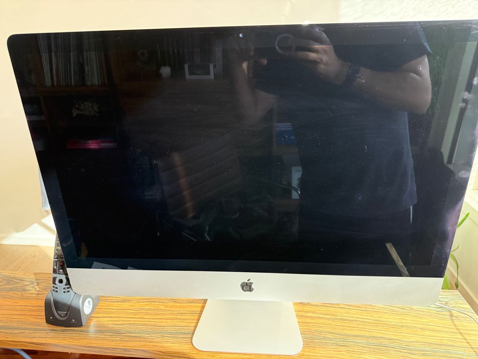 Apple iMac 27” Retina 5K (Late 2015) – i5 3.3GHz / 8GB / 2TB Fusion