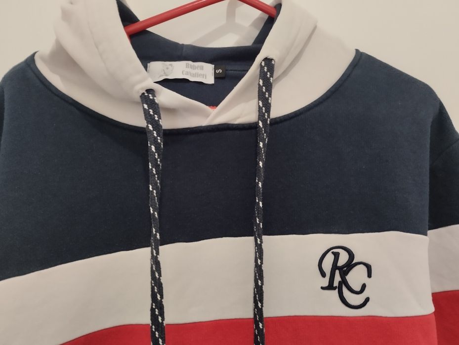 Polo camisola Sweat  jovem com carapuço. Tam S. Bom estado.