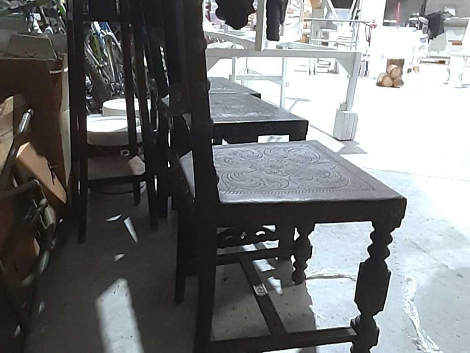 Vendo 3 cadeiras modelo Portugal muito antigas