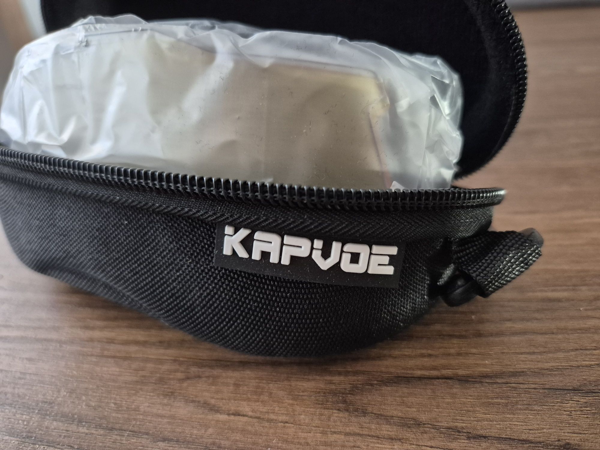 Conjunto de óculos de sol da marca KAPVOE