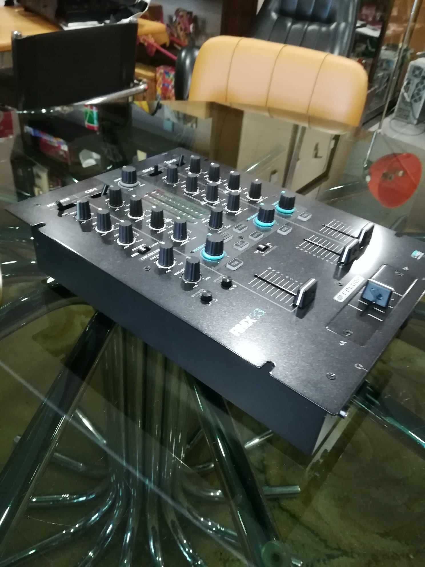 Mesa de Mistura Reloop RMX 331