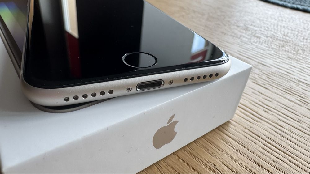 iPhone SE 2022 64GB biały