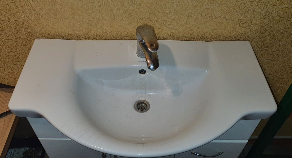 Тумба з раковиною у ванну кімнату