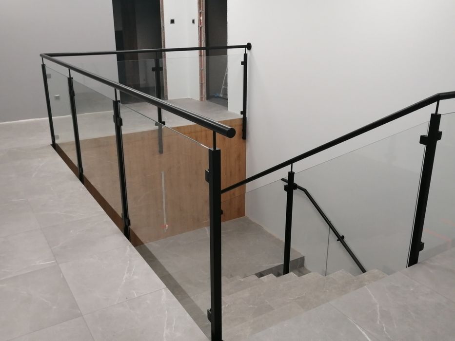 Balustrady nierdzewne szklane