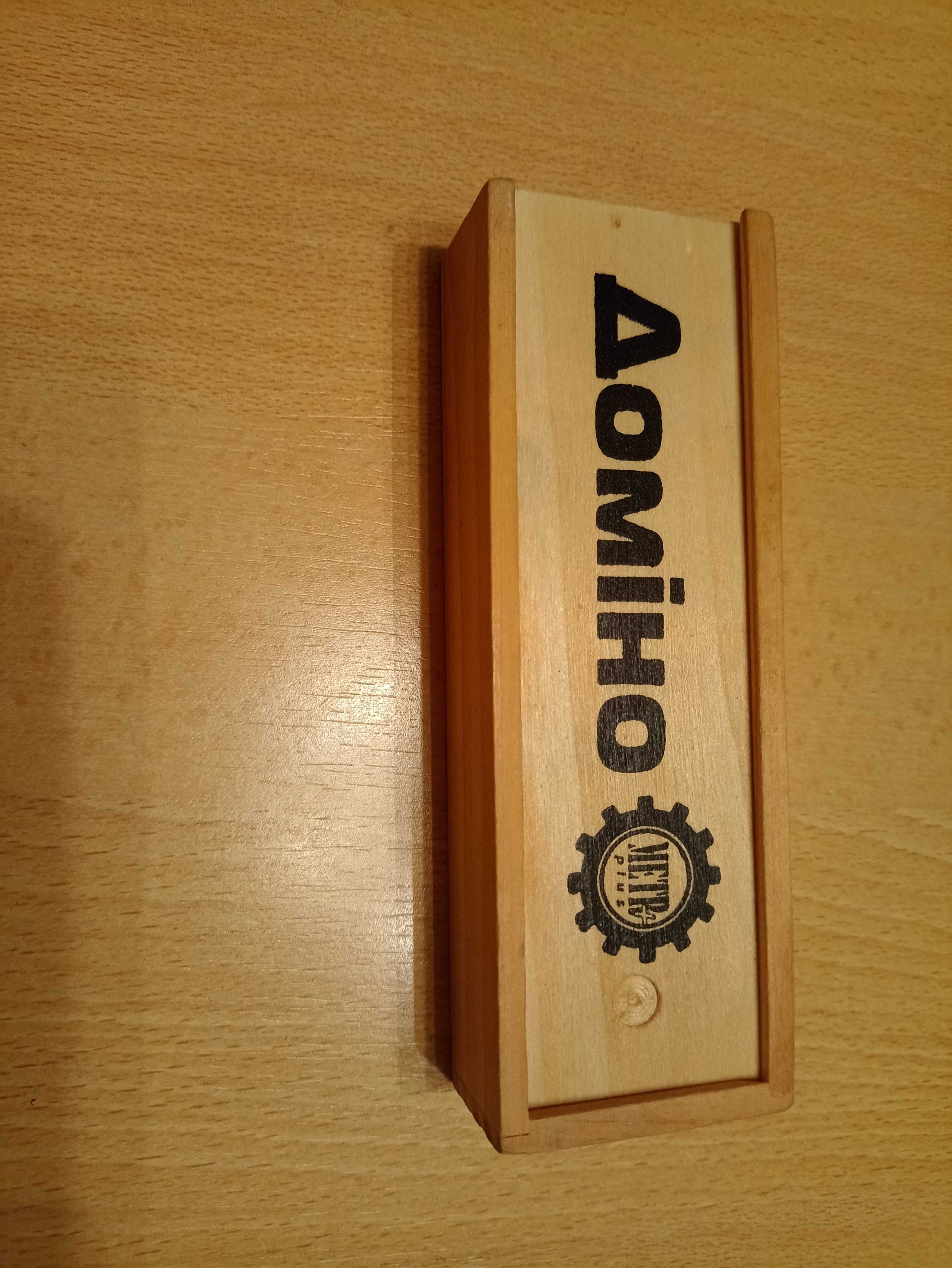 Домино в футляре
