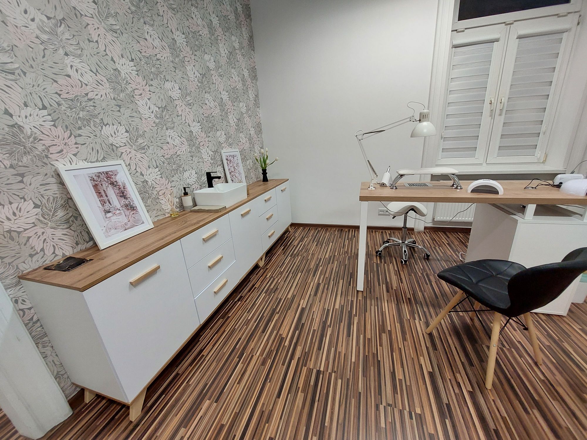Oferta na podnajem stanowiska manicure i wizażu