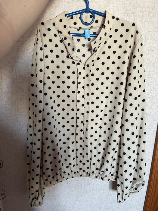 Блуза в горошки бежева