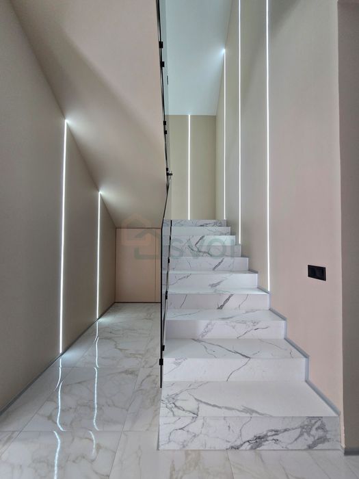 Ліс, тиша, басейн, баня, камін — все, що треба для життя. Лісова Буча