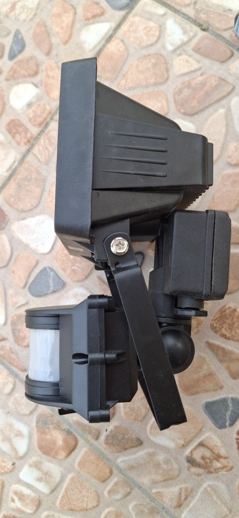 Projetor com sensor de movimentos