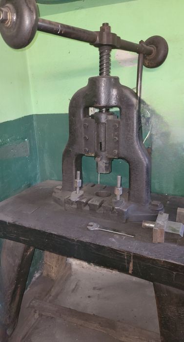 Prasa mimośrodowa ręczna