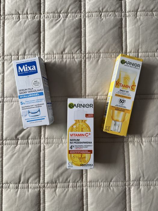 zestaw pielęgnacyjny do twarzy kremu SPF oraz serum Garnier Mixa