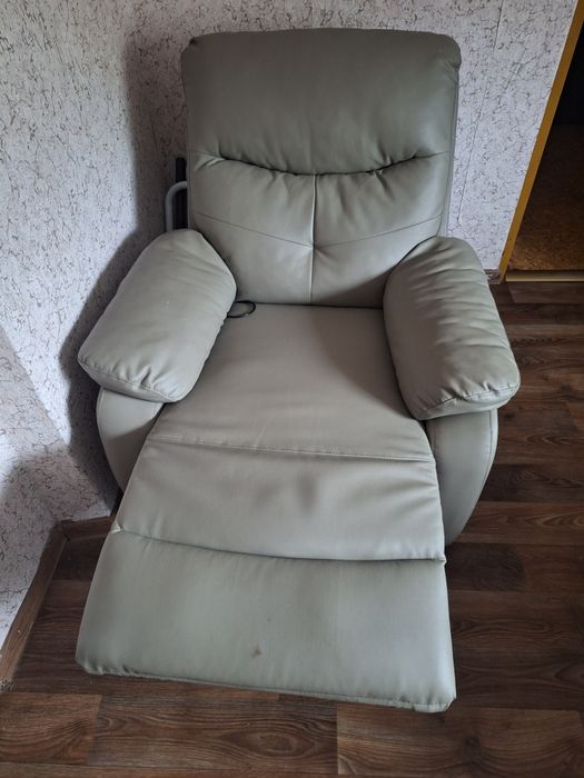 Fotel masujący siwy