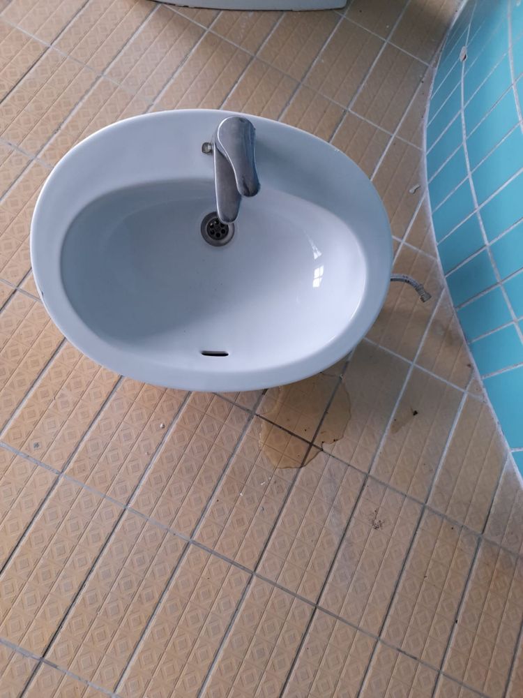 Umywalka w stanie bardzo dobrym