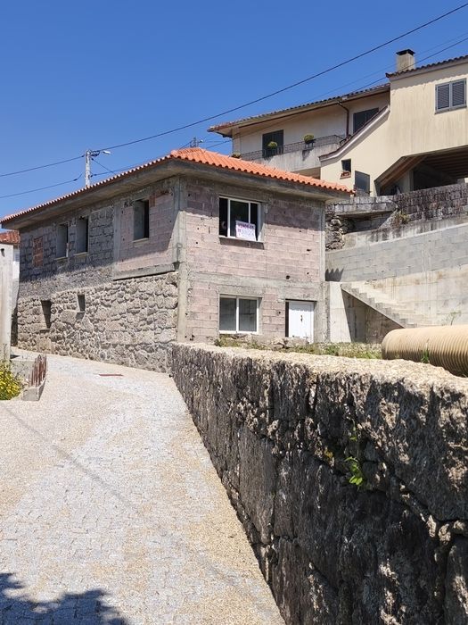 VENDE-SE Moradia para reabilitação - Friande - Póvoa de Lanhoso