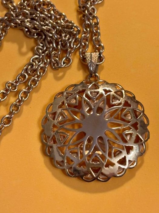 Wisiorek duży-medalion z Maryjką, średnica 4 cm, dwustronny, pozłacany