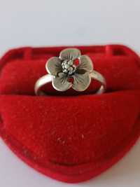 Srebrny pierścionek z kwiatkiem srebro rozmiar 15