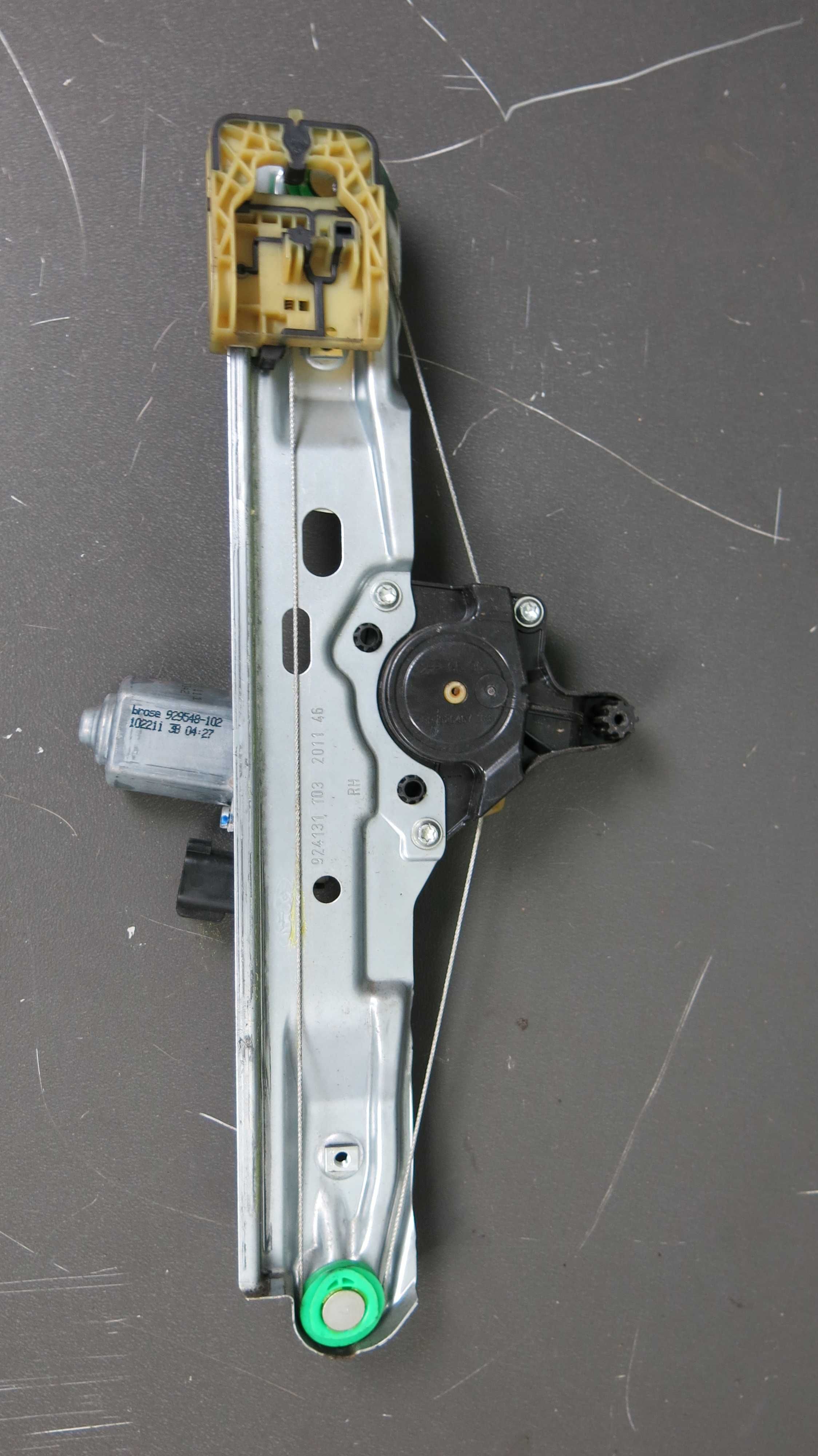 Ford Focus MK3 Prowadnica mechanizm szyby prawy tył PT