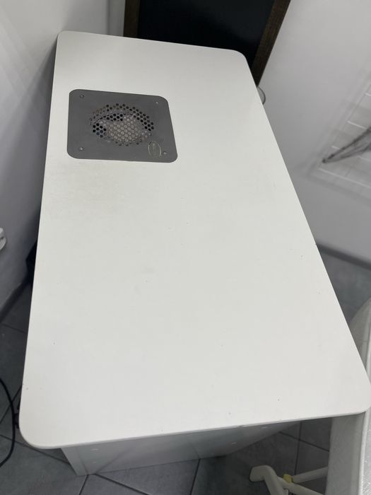 Стіл для майстра манікюру , з вбудованою  витяжкою Air max
