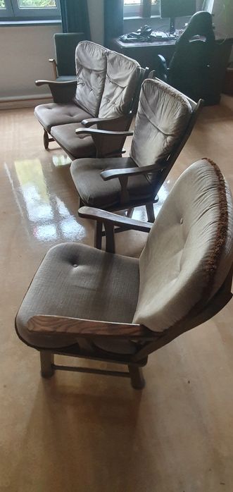 Zestaw wypoczynkowy dwa fotele sofa drewniana konstrukcja