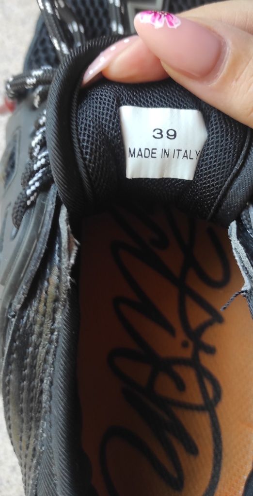 Sneakersy Versace Buty damskie sportowe Rozmiar 39
