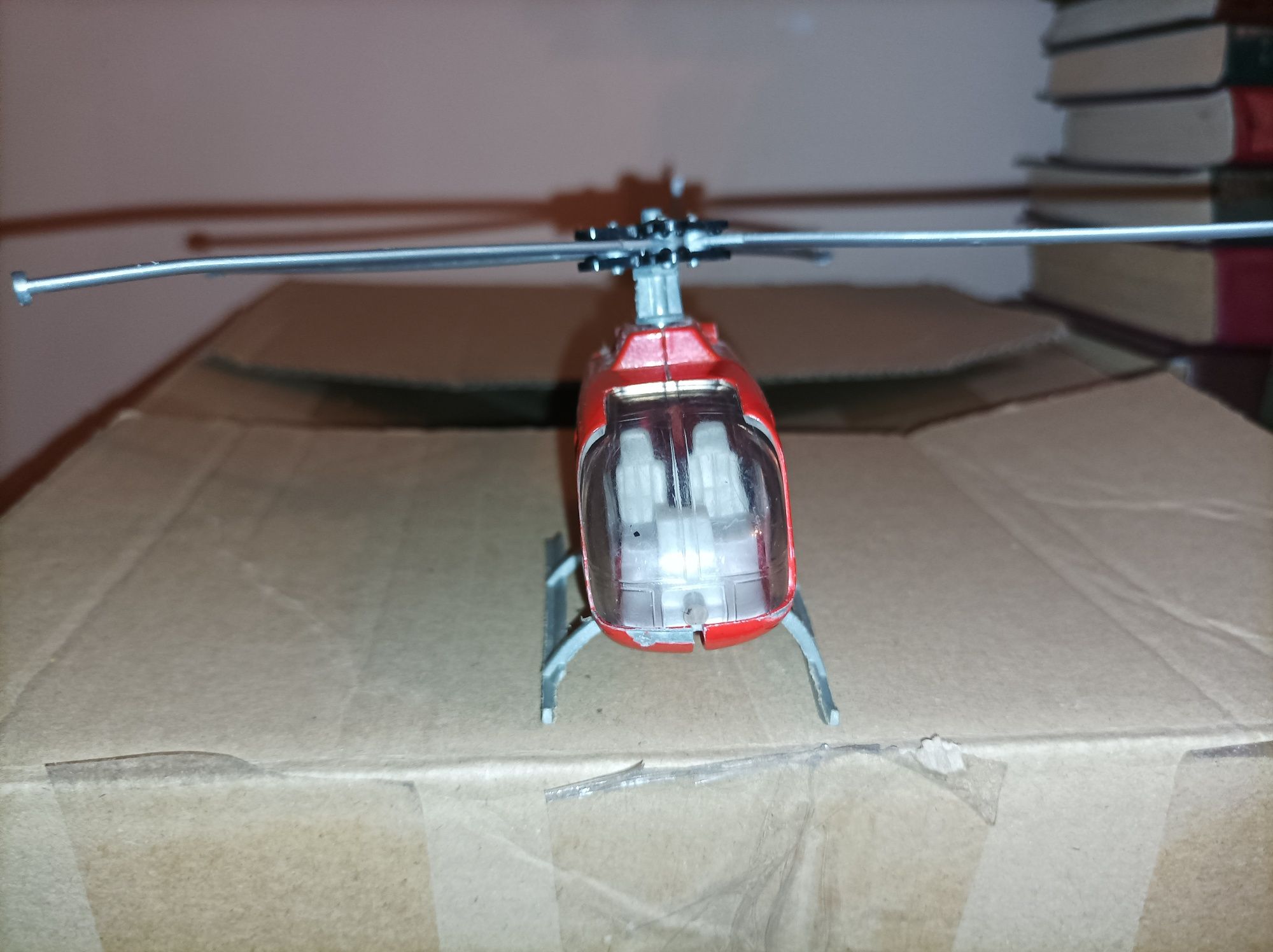 Helikopter Bolkow Bo 105 siku skala 1:55