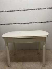mesa de madeira branca de cozinha