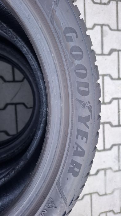 215/45/17 GoodYear Vector4season Gen-3