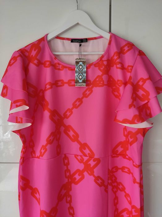 Nowa różowa sukienka Boohoo rozmiar 54