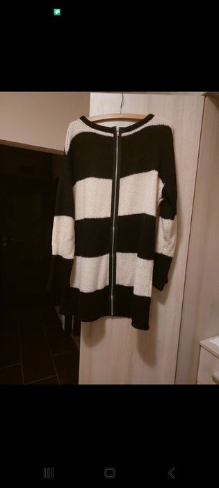 Sweterek ciepły w biało czarne paski