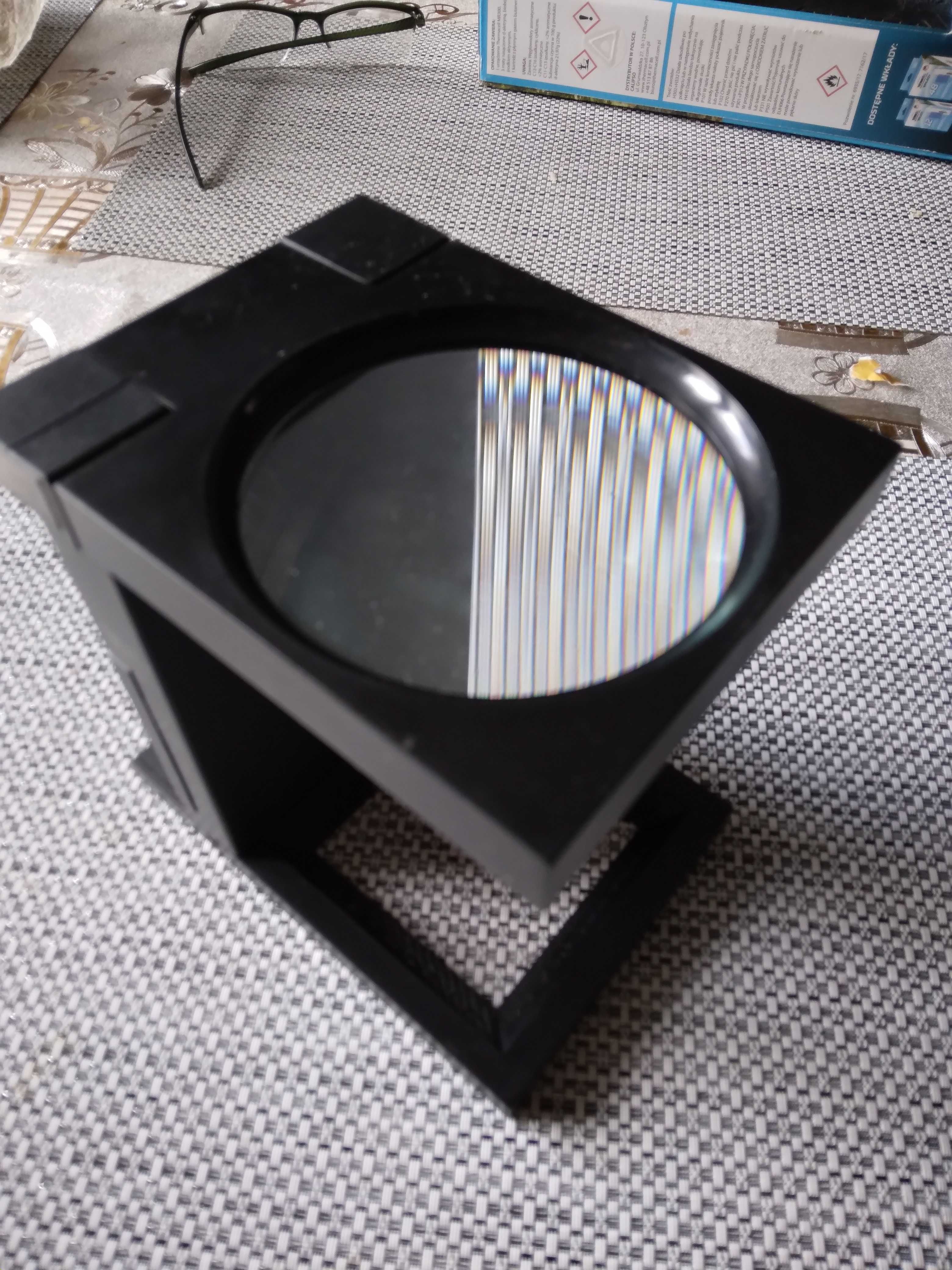 Sprzedam lupę Folding Magnifier with Light