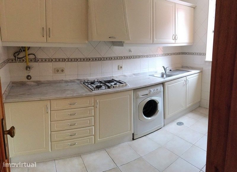 Apartamento T1 com Lg de garagem - Universidade