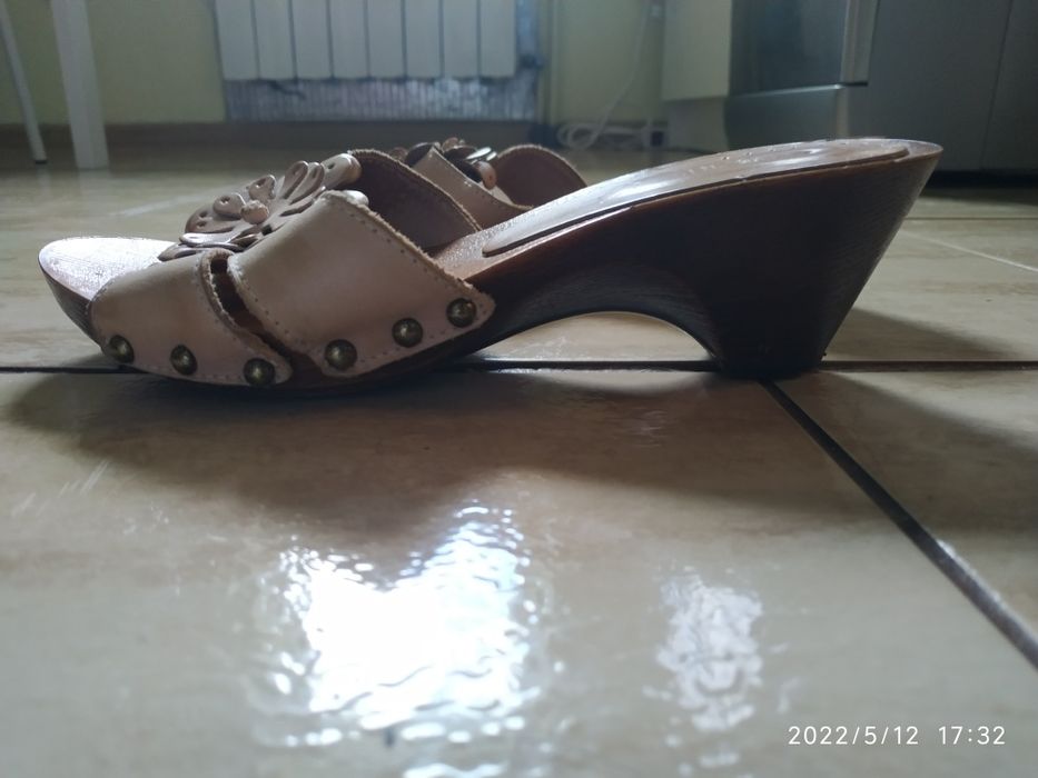 Klapki damskie drewniane Lasocki