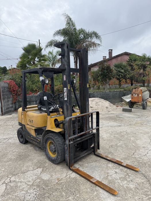 Empilhador CAT 2.0t gasóleo