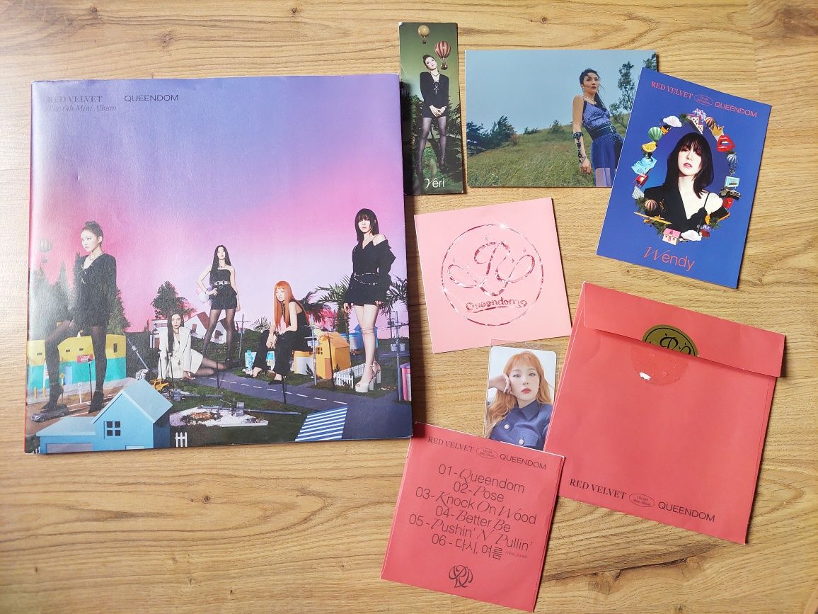 Album K-pop RED VELVET Queendom