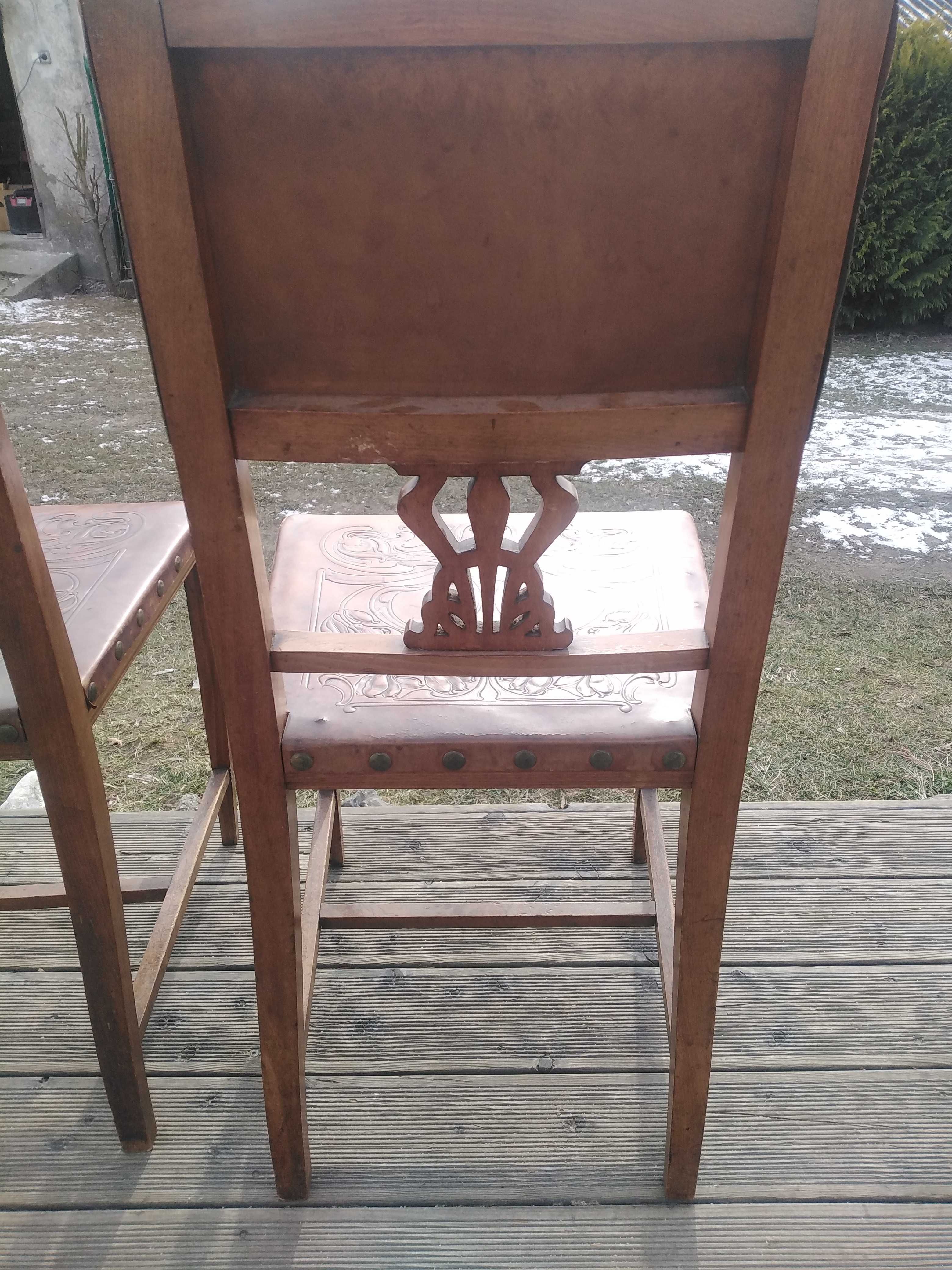 Krzesła w stylu antycznym
