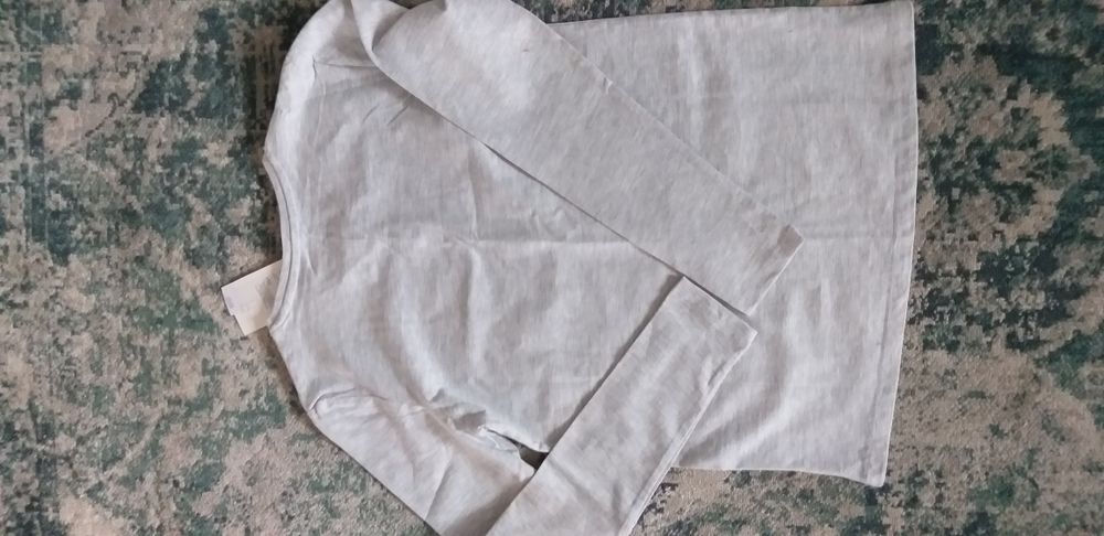 Nowy t-shirt z długim rękawem dla dziewczynki