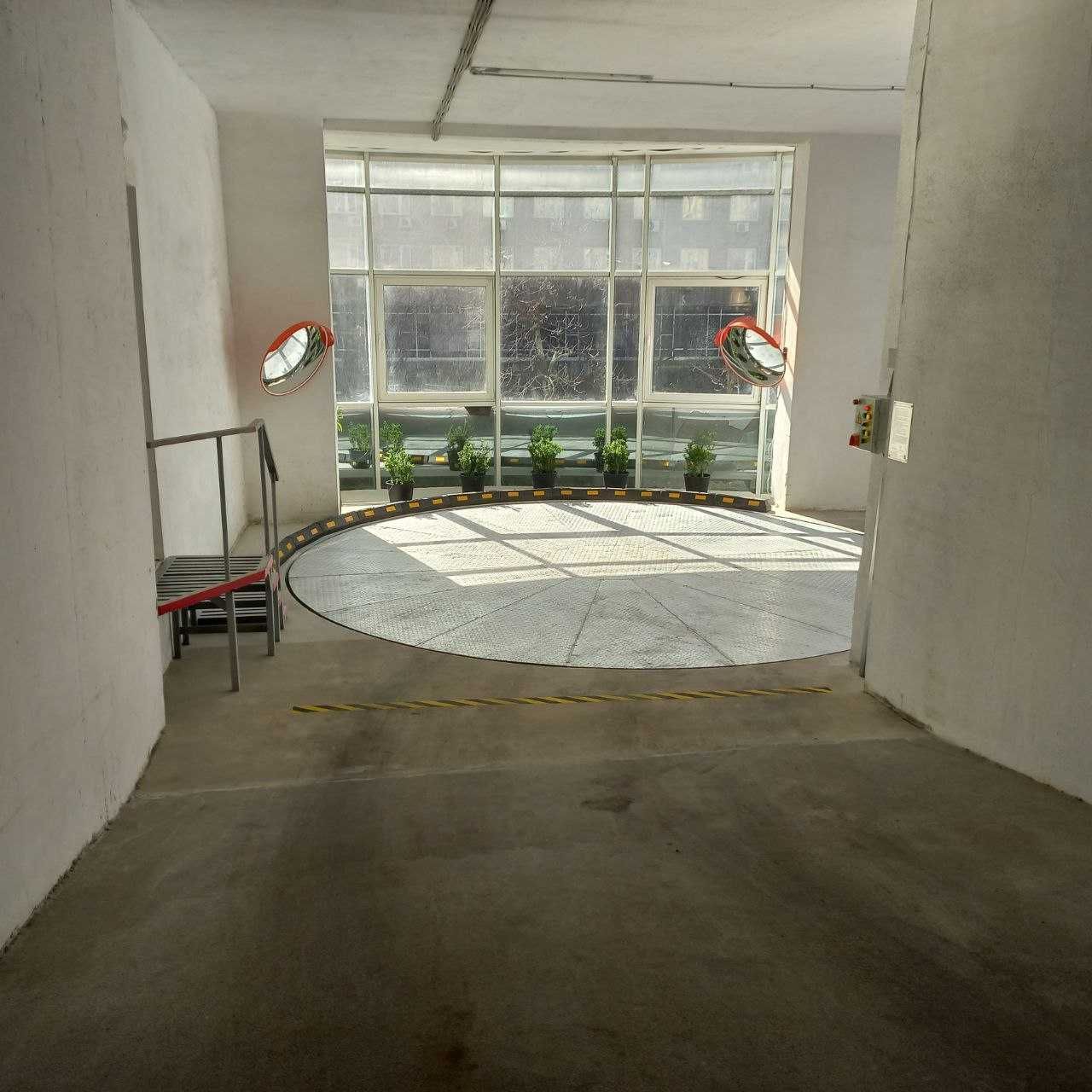 Оренда паркомісця. Паркінг. Центр. Жилянська 118. БЦ 118 Tower.