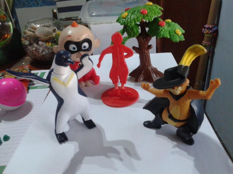Bonecos de vários temas
