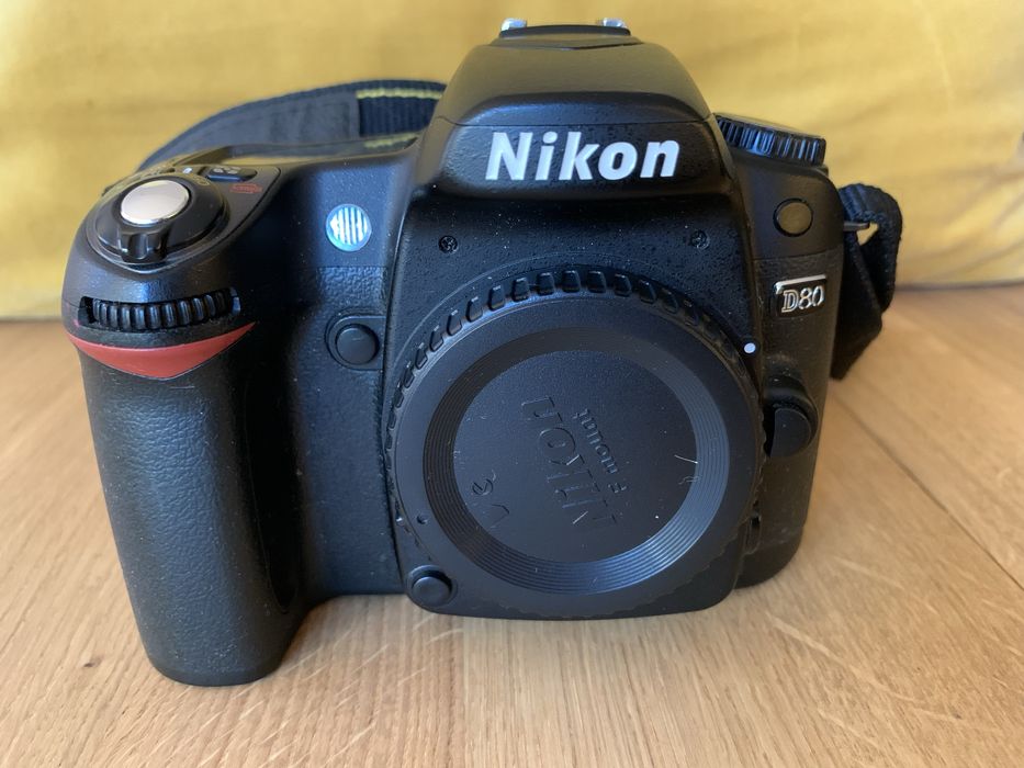 Nikon D80 body z akumulatorem, ładowarką i torbą