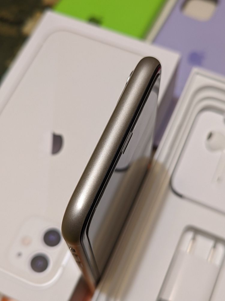 Смартфон Apple iPhone 11 White 64 Gb идеальное состояние, с коробкой
