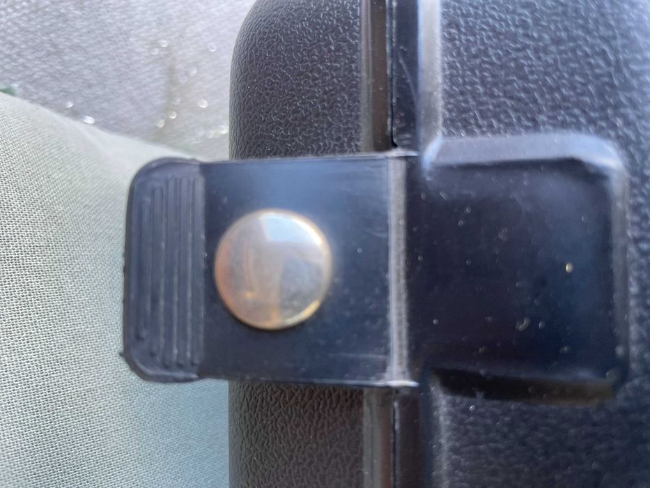 PASTA DE DOCUMENTOS RÍGIDA MODELO DIPLOMATA - DESIGN MODERNO