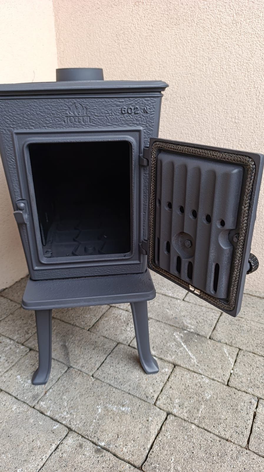 Kominek żeliwny wolnostojący Jotul Z Norwegii