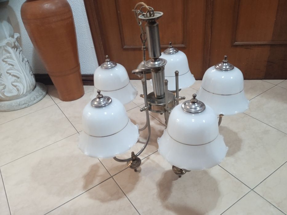 Candeeiro de teto de sala clássico